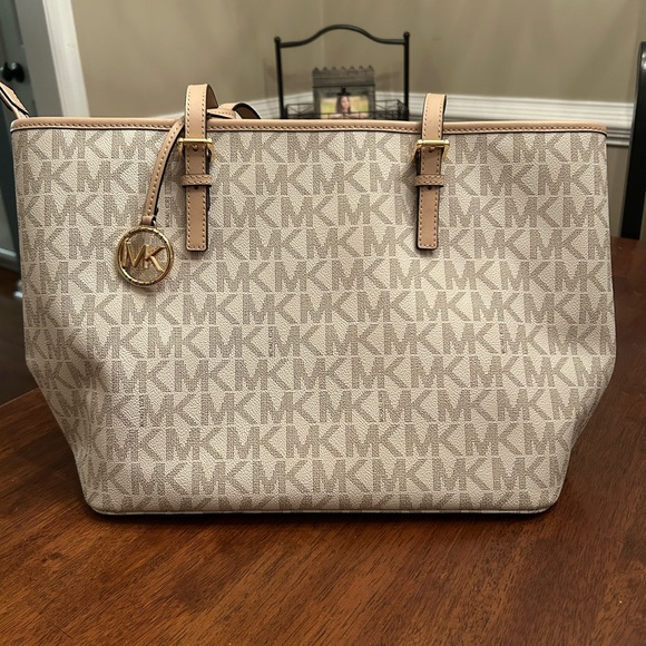 Brand New Michael Kors Jet Set Vanilla Purse Tote Bag - Picture 1 of 9